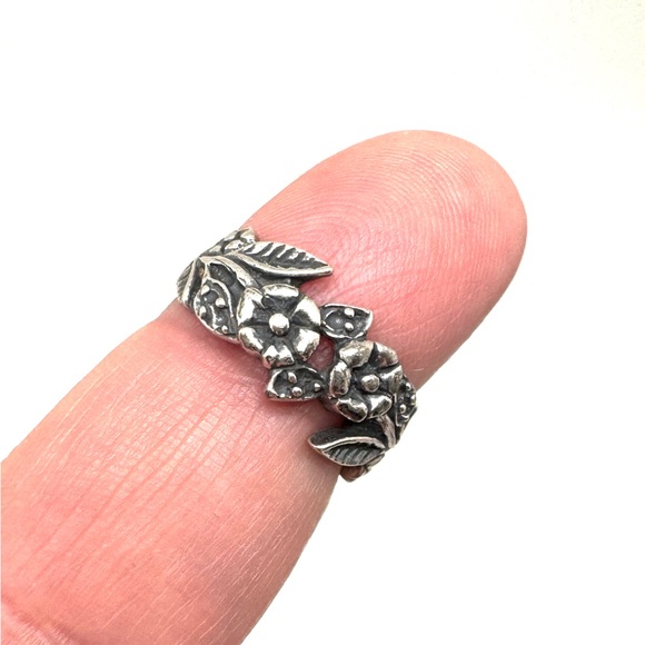 Sterling Silver Flower and Leaf Band Carved Floral Ring Size 5 1/4 - Picture 9 of 12